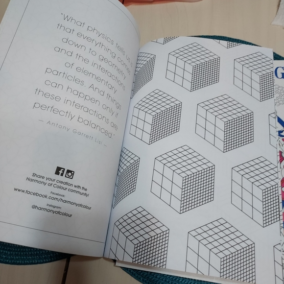 Geometric patterns and Zen colouring books - Picture 2 of 9